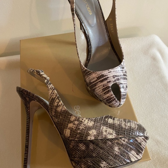 Sergio Rossi Python Print Platform Pip-toe shiny patent leather sandals - Picture 4 of 7